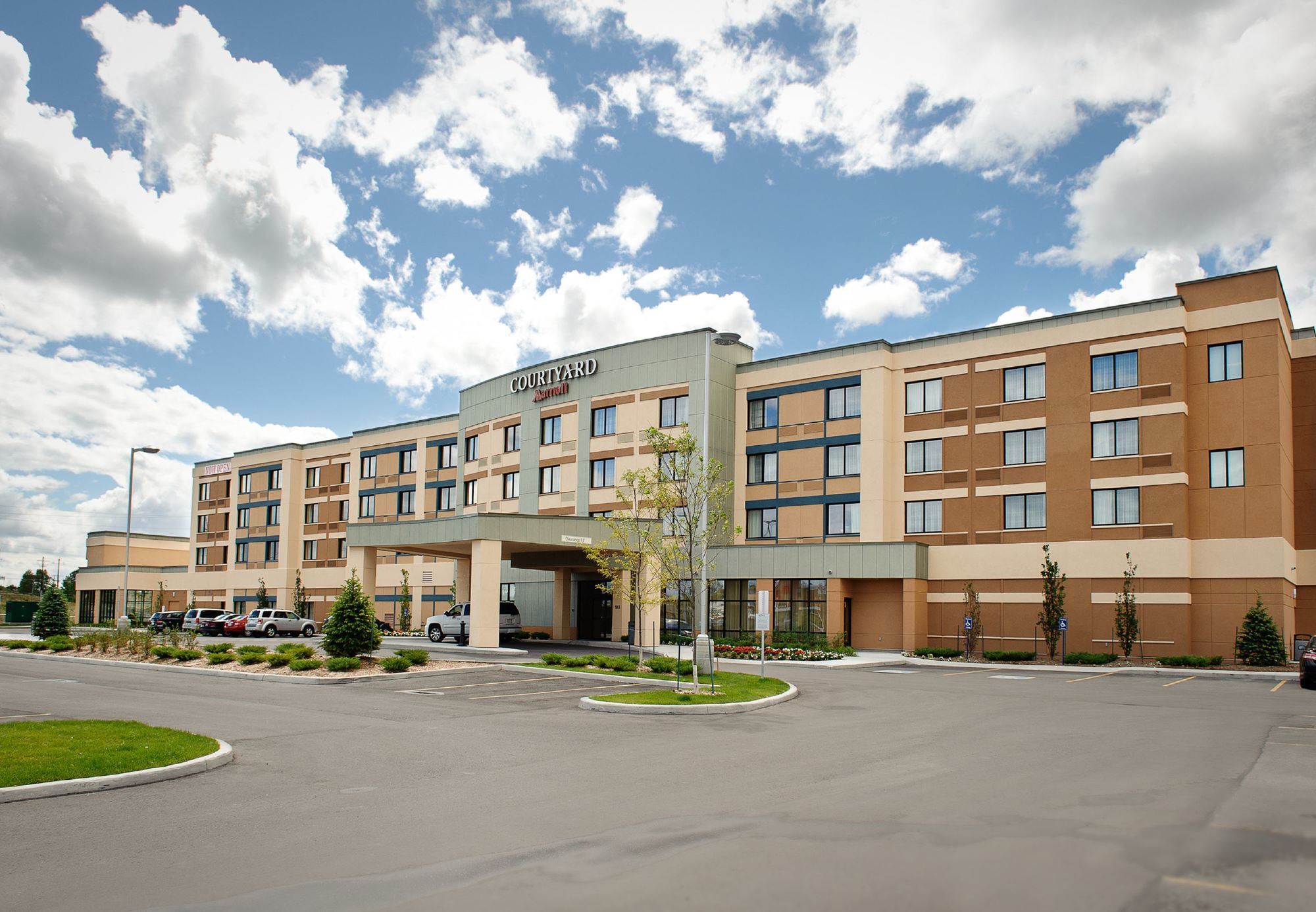 Courtyard By Marriott Kingston Highway 401 Hotel Exterior photo